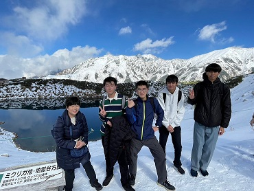 2-5 火山湖であるみくりが池